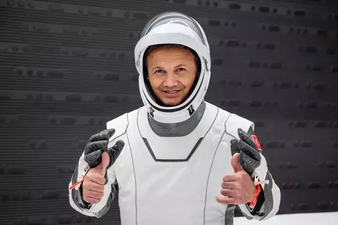 mc-tr_uzaya_ilk_çıkan_Türk.webp