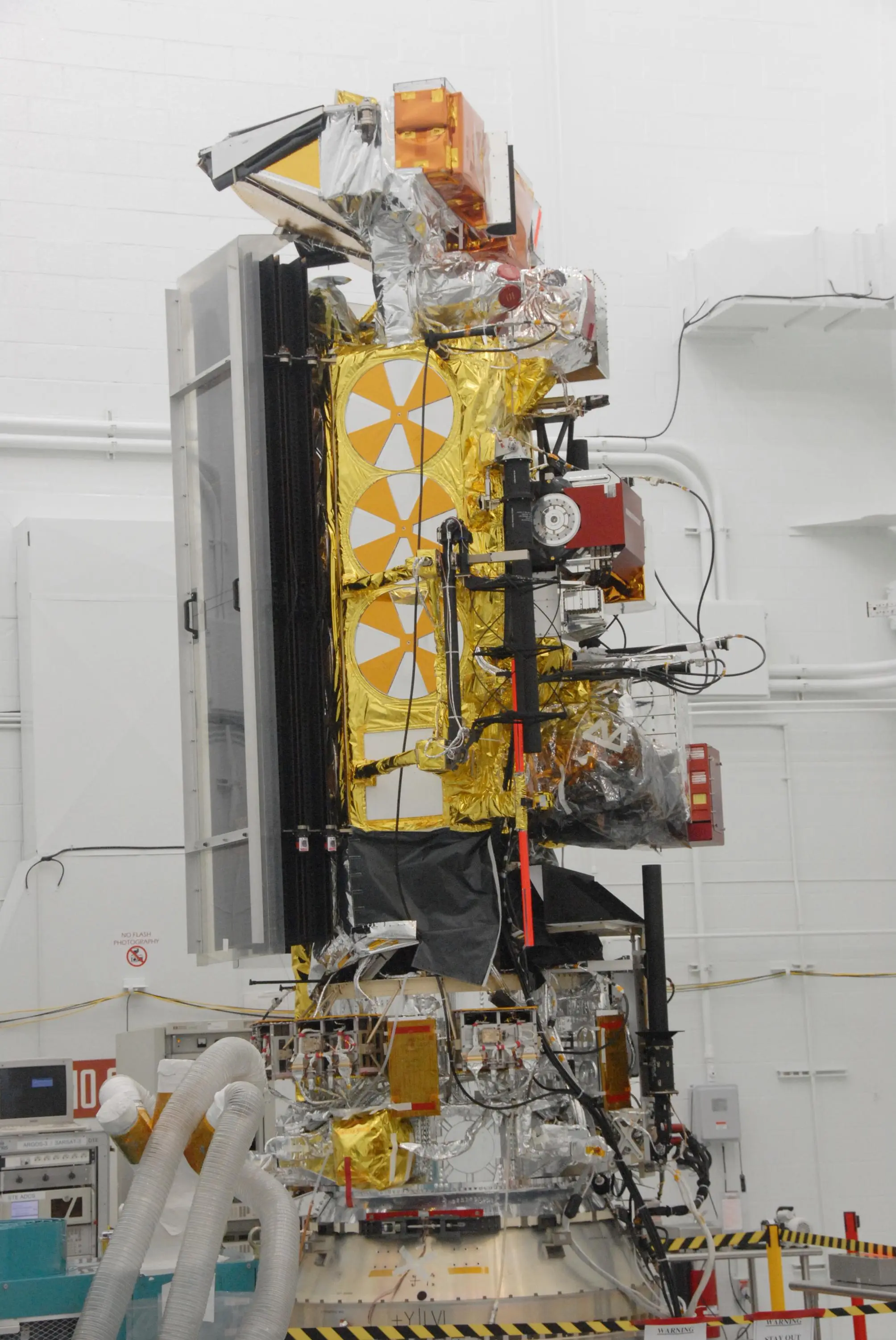 NOAA 9 Uydusu